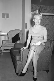 01069 Collection: Lana Turner, american film actress pictured during interview with Daily Mirror journalist