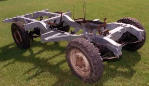 Off Road Prints: Land Rovers in stages of building. July 1998 New Chassis with running gear Earlston