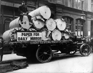 Publishing Prints: Large rolls of paper being delivered to the Daily Mirror Offices on Bouverie Street in