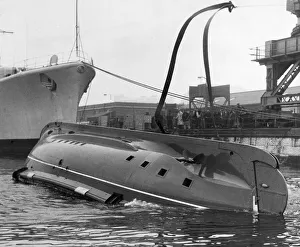 01507 Prints: The largest self-righting lifeboat to be built for the Royal National Lifeboat
