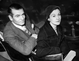 Theatres Prints: Laurence Olivier and Vivien Leigh, They will be starring together in a stage production