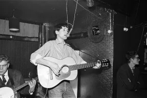 01272 Prints: Lead singer with the Skiffle Gamblers performing on stage at the Old Eden Saloon Berlin