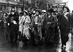 Suffragette Prints: Leader of the WSPU Emmeline Pankhurst (centre) leads a women