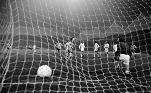 00364 Prints: League Cup Semi Final 1st Leg. Wolverhampton Wanderers v. Tottenham Hotspurs