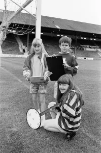 Measuring Prints: Learning through football... Holmfirth Junior School pupils Sophie Carr (front)
