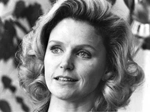 Lee Remick smiling during interview - January 1975- 22 / 01 / 1975