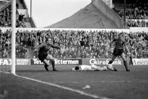 Leeds United 1 v. Sunderland 0. Division One Football. February 1981 MF01-33-025