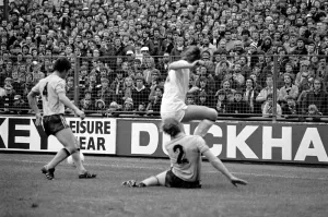 Leeds United 1 v. Sunderland 0. Division 1 Football. October 1981 MF04-06-091