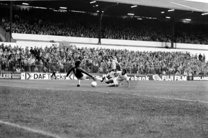 Leeds United 1 v. Sunderland 0. Division 1 Football. October 1981 MF04-06-007