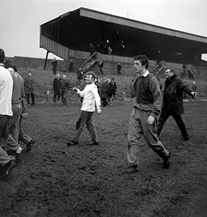 00335 Prints: Leeds United put in a mornings training in a practical way by playing the Reserve