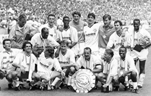 00335 Prints: Leeds United players with The Charity Shield after beating Liverpool