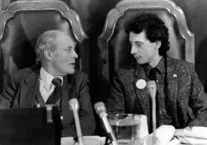 00045 Prints: Left-wingers Tony Benn and Peter Tatchell at a London meeting. December 1981 P003789