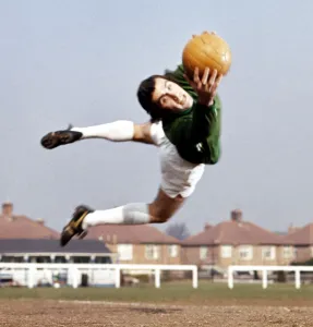 Goalkeeper Prints: Leicester City goalkeeper Peter Shilton in training May 1973