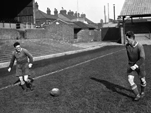 Leicester FC 1930-31. Ernie Hine and Hugh Adcock training. 1st March 1930 DM17813. a