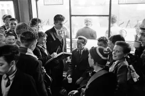 00571 Prints: Leicester footballers greeted by young fans in the city shortly before their appearance