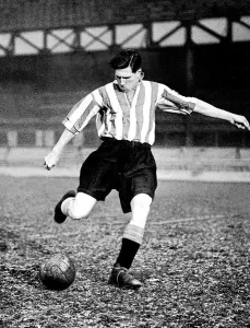 00244 Prints: Len Shackleton Sunderland inside forward December 1948 Len signed