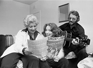 00353 Collection: Lena Zavaroni, aged 14, enjoys a singalong with parents Hilda and Victor