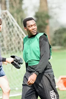 00930 Collection: Lenny Henry training with Reading FC. 28th March 1991