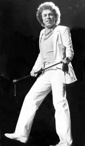 Suit Prints: Leo Sayer in concert at Coventrys Apollo theatre 23rd April 1983