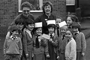 Cheque Prints: Lepton CE school children present a cheque to the Huddersfield Royal Infirmary