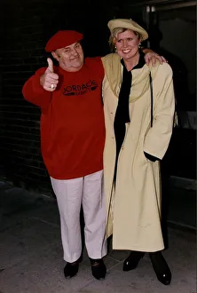 00362 Prints: Les Dawson Comedian with wife after spending Christmas in Hospital