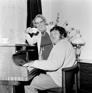 Les Dawson lends a hand at his mother-in-laws house in Unsworth, near Bury