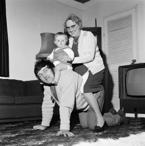 01521 Prints: Les Dawson lends a hand at his mother-in-laws house in Unsworth, near Bury