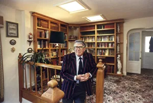 Personality Prints: LESLIE CROWTHER - TV PRESENTER AT HOME 16 / 09 / 1994