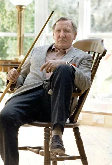 01476 Prints: Leslie Phillips relaxing at home during interview - May 1990