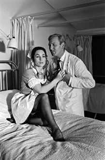 Leslie Phillips and Shirley Anne Field on the set of Doctor in Clover