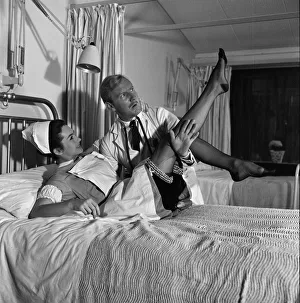 Leslie Phillips and Shirley Anne Field on the set of Doctor in Clover