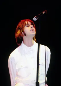LIAM GALLAGHER - OASIS ON STAGE AT KNEBWORTH - 10 / 08 / 1996