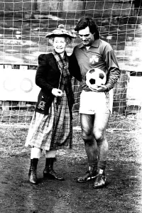00458 Prints: Lib - Football legend George Best giving actress Gudrun Ure some footballing tips during