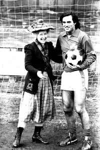 Lib - Football legend George Best giving actress Gudrun Ure some footballing tips during