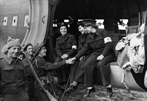 01441 Prints: LIBERATION OF EUROPE. WaF NURSING ORDERLIES FLY TO FRANCE