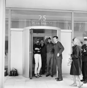 01110 Prints: Life at the Top, 1965 film, on location filming around The Economist building in St James
