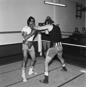 Exercise Prints: Light heavyweight boxer John Conteh (right) sparring with Joe Bugner. 25th May 1972