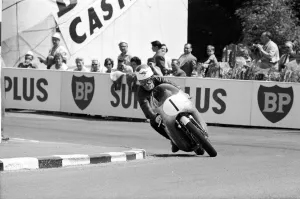 00117 Prints: Lightweight 250cc race, Isle of Man. T. Phillis. 4th June 1964