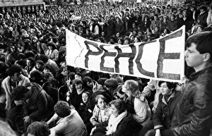 Images Dated 27th December 1980: Lime Street filled with fans of all ages for a tribute to John Lennon. 27th December 1980