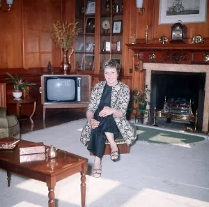 Linda Prints: Linda Jones wife of Singer Tom Jones sitting down in the living room at their home