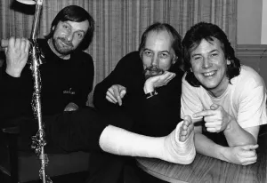 Lindisfarnes Alan Hull, shows off his unlucky break (broken leg) to band members