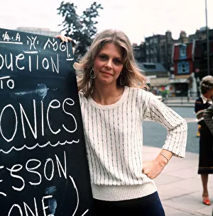 Lindsay Wagner actress as the Bionic Woman - June 1976 dbase msi