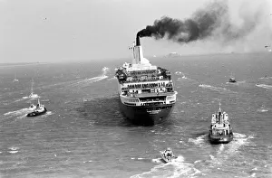 Tugs Prints: The liner QE2 departs from Southampton to take British soldiers off to war in