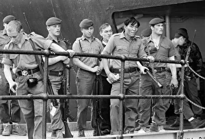 01280 Prints: The liner QE2 departs from Southampton to take British soldiers off to war in