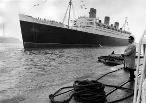 00132 Prints: The liner Queen Mary docking at Southampton for the last time October 1967