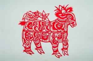 00823 Prints: Ling Liu who is an expert in the art of Chinese Paper Cuts 11th January 1996