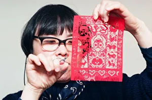 00823 Prints: Ling Liu who is an expert in the art of Chinese Paper Cuts 11th January 1996