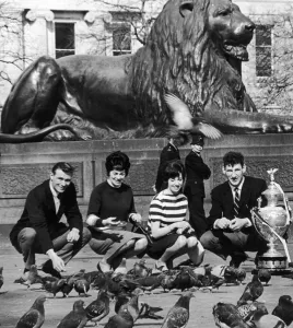 Lions Prints: Lions of Wembley pay a morning after the cup before visit to Trafalgar Square - complete