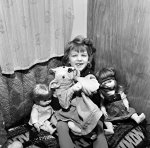 01030 Prints: Little Danish girl Tina Dubsky, daughter of Joseph Dubsky who has a comic Bulldog act