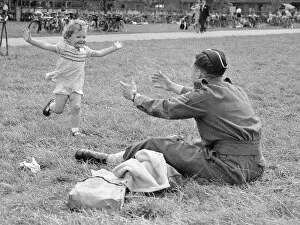 01188 Collection: Little girl and soldier. August 1941